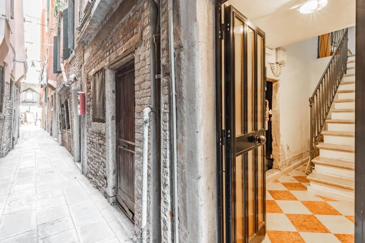 The Venice Red Door Apartment Italy