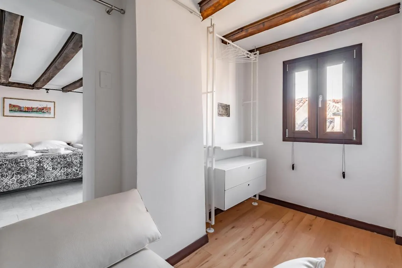 The Venice Red Door Apartment Italy