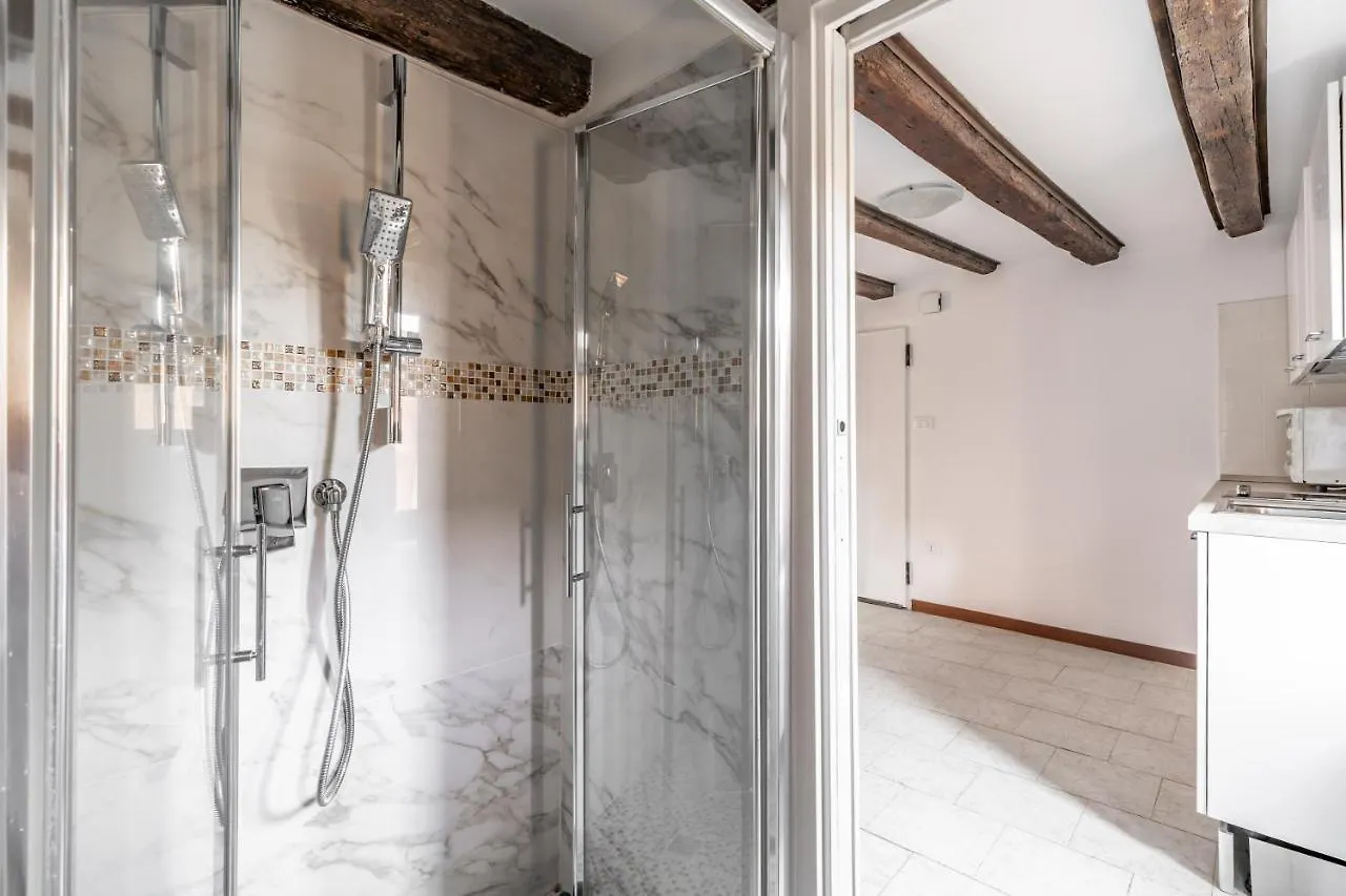The Venice Red Door Apartment